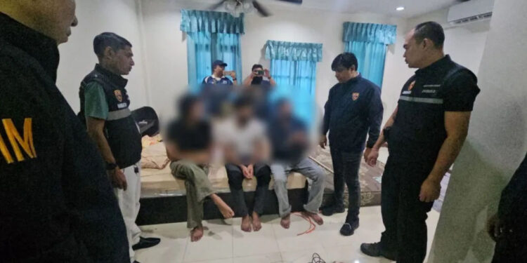 5 Indians held in Thailand for kidnapping Indian tourists; cops allege Pakistani link 1 5 Indians held in Thailand for kidnapping Indian tourists; cops allege Pakistani link