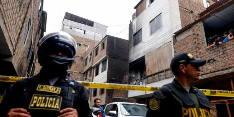 Fire kills 10 members of same family in Peru, police say