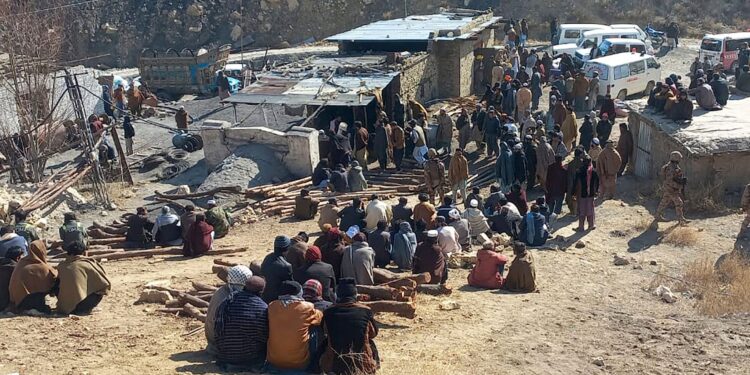 Pakistan coal mine blast near Quetta kills 18, 24 miners still trapped 1 Pakistan coal mine blast near Quetta kills 18, 24 miners still trapped