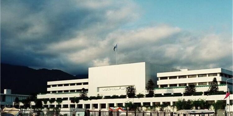 Pakistan’s Debt Crisis Deepens: Borrowings Soar to Rs 81.9 Trillion, IMF Loans Not Included