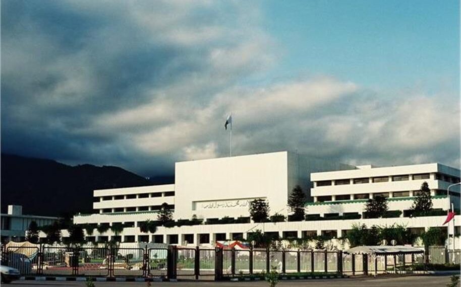 Pakistan’s Debt Crisis Deepens: Borrowings Soar to Rs 81.9 Trillion, IMF Loans Not Included