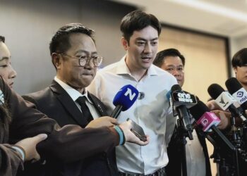“ฟิล์ม รัฐภูมิ” รับทราบข้อหาดีเอสไอ คดี Forex พบเส้นทางการเงินโยงกลุ่มโบรกเกอร์ 6 “ฟิล์ม รัฐภูมิ” รับทราบข้อหาดีเอสไอ คดี Forex พบเส้นทางการเงินโยงกลุ่มโบรกเกอร์