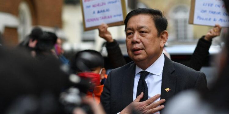อดีตทูตพม่าขึ้นศาลอังกฤษคดีบุกรุกบ้านพักทูต เหตุไม่ยอมออกแม้ถูกปลดหลังรัฐประหาร 1 อดีตทูตพม่าขึ้นศาลอังกฤษคดีบุกรุกบ้านพักทูต เหตุไม่ยอมออกแม้ถูกปลดหลังรัฐประหาร