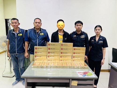 สรรพสามิตสมุทรสาคร โชว์ผลงานรอบ10 เดือน ยึดบุหรี่เถื่อน 6.7 หมื่นซอง 1 สรรพสามิตสมุทรสาคร โชว์ผลงานรอบ10 เดือน ยึดบุหรี่เถื่อน 6.7 หมื่นซอง