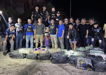 ตร.ศรีสะเกษ ผนึก ตชด. 22 สกัดจับ “นักบินอัศวิน” ควบกระบะขนยาบ้าล็อตใหญ่ 20 กระสอบ 4 ล้านเม็ด