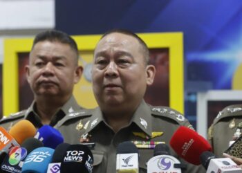 ผบช.ก. จ่อขยายผลฟันล็อตสอง! "ผู้บงการใหญ่-นายหน้า" คดีโกงสอบท้องถิ่น 6 ผบช.ก. จ่อขยายผลฟันล็อตสอง! “ผู้บงการใหญ่-นายหน้า” คดีโกงสอบท้องถิ่น
