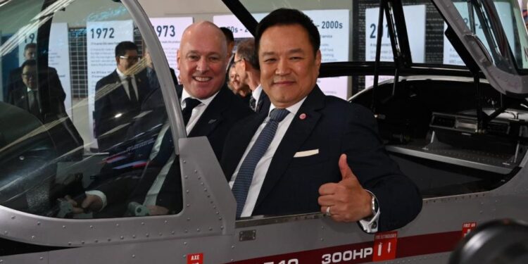 "ลักซอน" พา "อนุทิน" ชม NZAero ด้วยตัวเอง ต่อยอดความมือการบินไทย-นิวซีแลนด์ 1 “ลักซอน” พา “อนุทิน” ชม NZAero ด้วยตัวเอง ต่อยอดความมือการบินไทย-นิวซีแลนด์