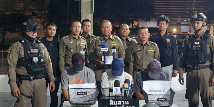 รวบแก๊งลักจยย.ตามออร์เดอร์ เน้น "ฮอนด้าเวฟ" ส่งขายประเทศเพื่อนบ้านคันละ 2.5 หมื่น ก่อเหตุกว่า 100 คันในช่วง 7 เดือน 1 รวบแก๊งลักจยย.ตามออร์เดอร์ เน้น “ฮอนด้าเวฟ” ส่งขายประเทศเพื่อนบ้านคันละ 2.5 หมื่น ก่อเหตุกว่า 100 คันในช่วง 7 เดือน