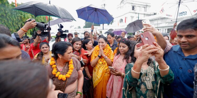 India: Women Hail CM Rekha Gupta as Delhi Laxmi Yojana Crosses 4.57 Lakh Registrations 1 India: Women Hail CM Rekha Gupta as Delhi Laxmi Yojana Crosses 4.57 Lakh Registrations