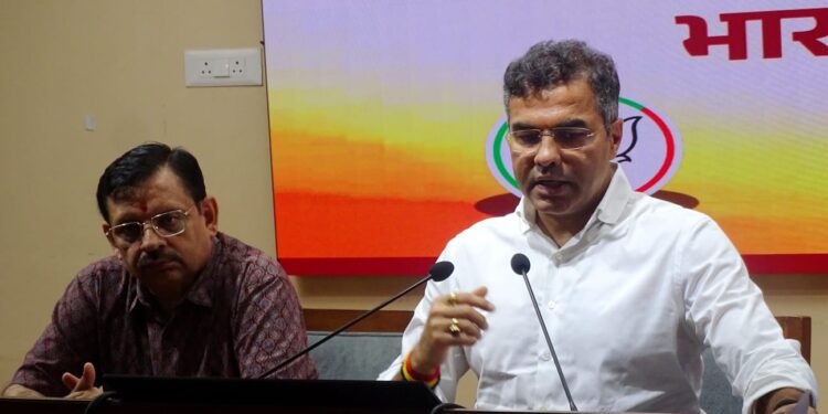India: Delhi Minister Pravesh Sahib Singh Slams Kejriwal Over CAG Report, Alleges ₹3,500-Crore Irregularities