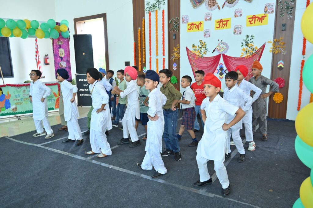 ਦਿ ਰੌਇਲ ਗਲੋਬਲ ਸਕੂਲ ਵਿਖੇ ਤੀਆਂ ਦਾ ਤਿਉਹਾਰ ਬੜੇ ਉਤਸ਼ਾਹ ਅਤੇ ਧੂਮਧਾਮ ਨਾਲ ਮਨਾਇਆ ਗਿਆ 3 WhatsApp Image 2026 08 10 at 4.56.56 PM 1