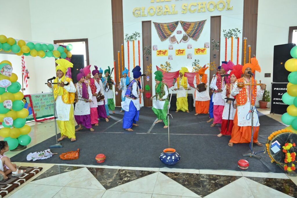 ਦਿ ਰੌਇਲ ਗਲੋਬਲ ਸਕੂਲ ਵਿਖੇ ਤੀਆਂ ਦਾ ਤਿਉਹਾਰ ਬੜੇ ਉਤਸ਼ਾਹ ਅਤੇ ਧੂਮਧਾਮ ਨਾਲ ਮਨਾਇਆ ਗਿਆ 2 WhatsApp Image 2026 08 10 at 4.56.56 PM