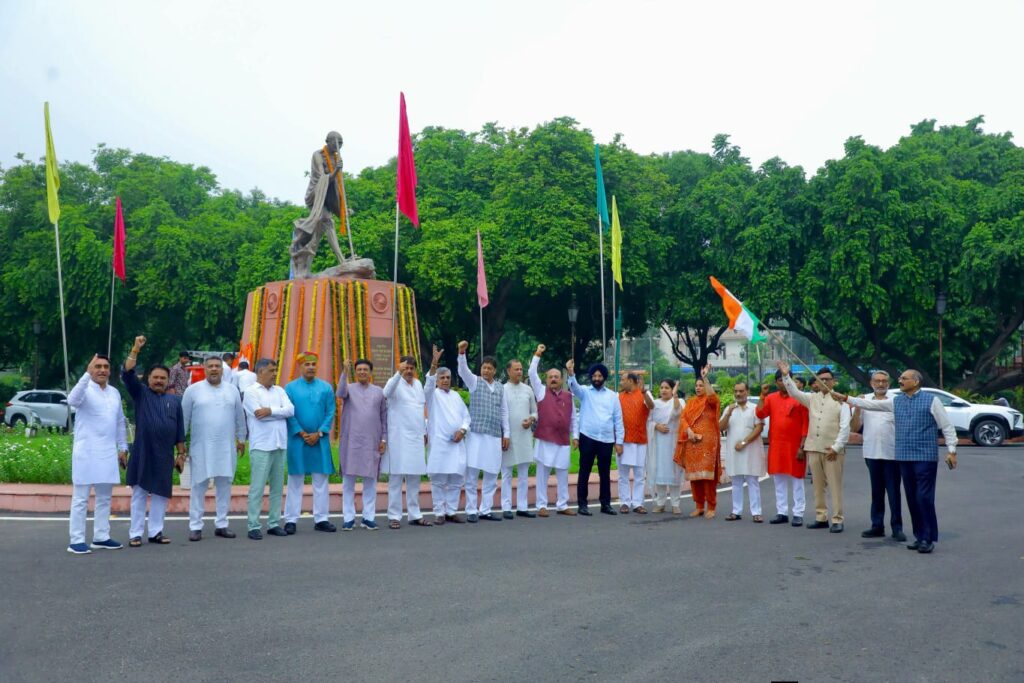 दिल्ली विधानसभा में गूंजी देशभक्ति, निकली ‘तिरंगा गौरव यात्रा’ 2 WhatsApp Image 2026 08 11 at 12.16.52 PM