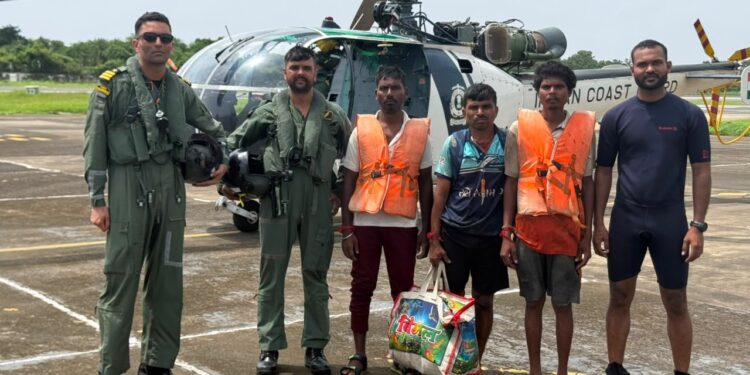Indian Coast Guard Rescues 9 Fishermen as Boat Sinks Off Daman 1 Indian Coast Guard Rescues 9 Fishermen as Boat Sinks Off Daman