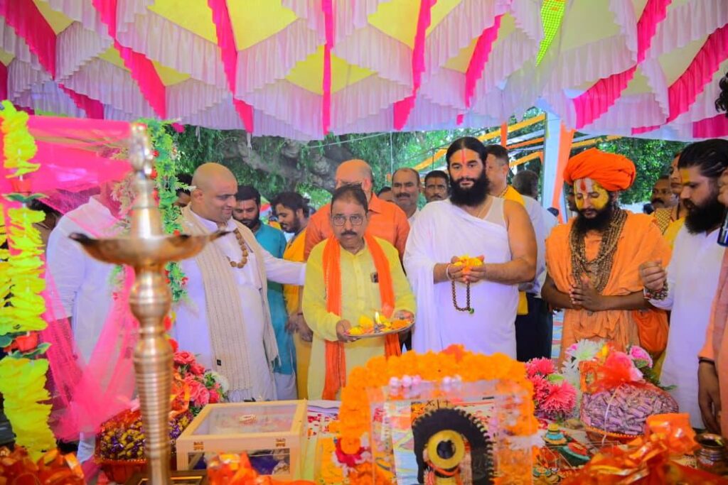 भगवान राम की बहन शांता की ओर से रामलला को अर्पित की गई राखी 1 WhatsApp Image 2026 08 27 at 18.32.03