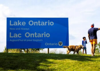 Canada installs large Lake Ontario sign in latest jab at US