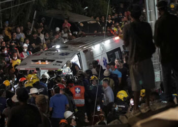 132 killed, 570 injured after magnitude 7.4 earthquake hits Colombia