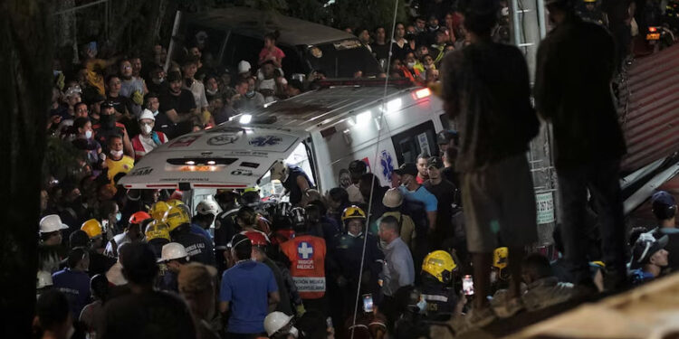 132 killed, 570 injured after magnitude 7.4 earthquake hits Colombia 1 132 killed, 570 injured after magnitude 7.4 earthquake hits Colombia