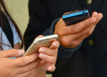 Schools "Not Ready" As France Presses Ahead With Phone Ban 7 Schools “Not Ready” As France Presses Ahead With Phone Ban