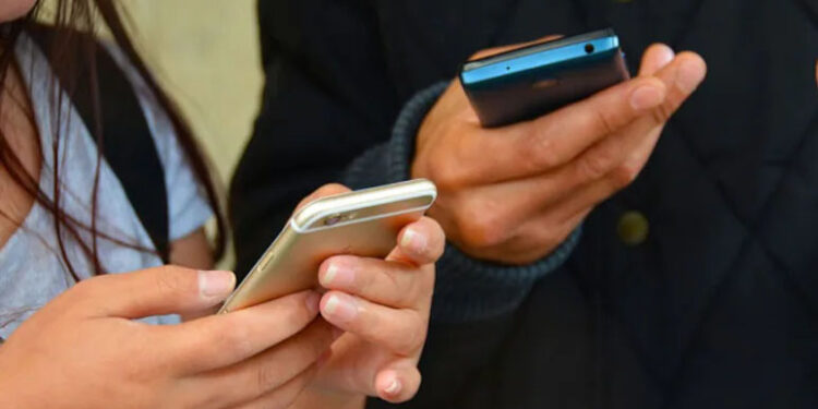 Schools “Not Ready” As France Presses Ahead With Phone Ban