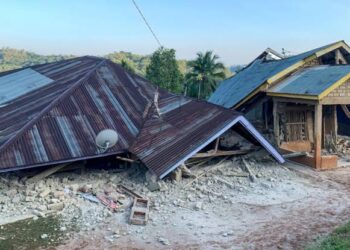 Indonesia’s Flores quake kills 20 as tsunami warning is lifted