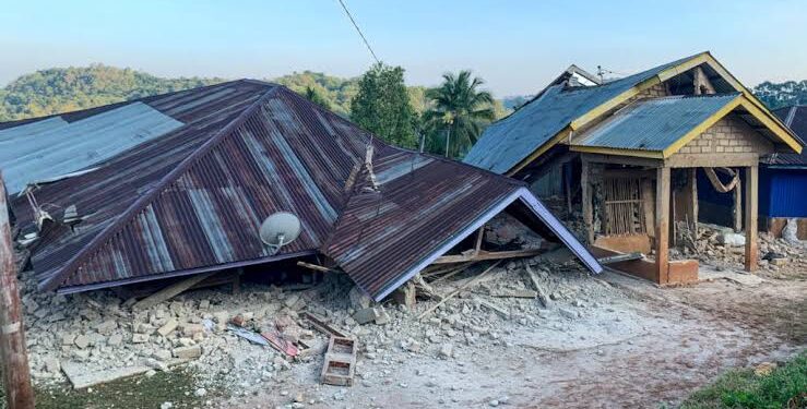 Indonesia's Flores quake kills 20 as tsunami warning is lifted 1 Indonesia’s Flores quake kills 20 as tsunami warning is lifted