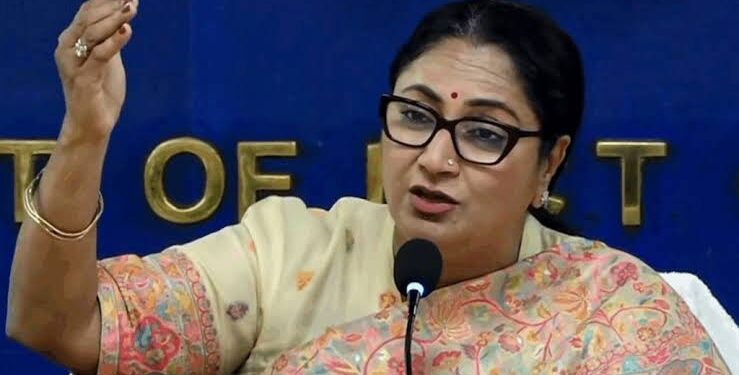 Delhi Cabinet Goes Paperless: CM Rekha Gupta Pushes Secure e-Cabinet System 1 Delhi Cabinet Goes Paperless: CM Rekha Gupta Pushes Secure e-Cabinet System