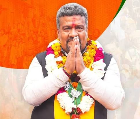 दिल्ली के गरीब परिवारों को पक्की छत देने की दिशा में बड़ा कदम, विधायक चंदन कुमार चौधरी ने झुग्गी-झोपड़ी पुनर्वास बिल का किया स्वागत 1 images 7