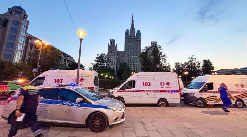 3 killed, 21 injured in blast outside Moscow restaurant
