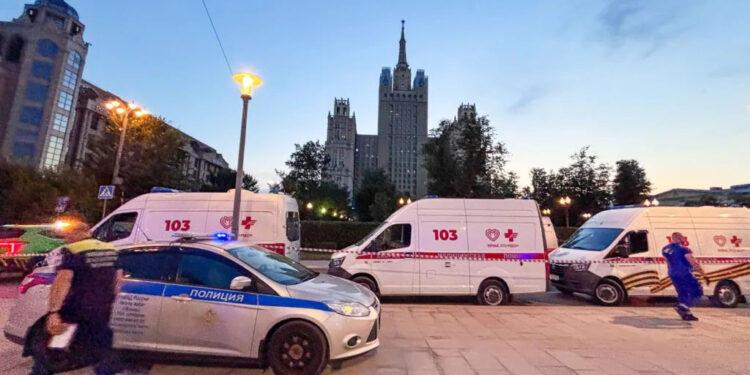3 killed, 21 injured in blast outside Moscow restaurant