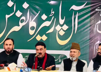 Ex-Pak minister on stage with LeT terrorists, praises Hafiz Saeed, threatens India