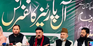 Ex-Pak minister on stage with LeT terrorists, praises Hafiz Saeed, threatens India