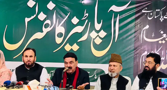Ex-Pak minister on stage with LeT terrorists, praises Hafiz Saeed, threatens India