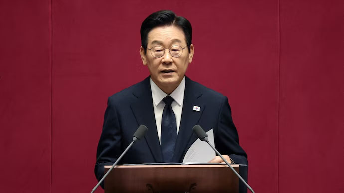 South Korean President calls for talks with North Korea, seeks ‘peace regime’