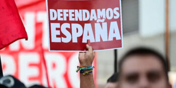Spain imposes border checks on visitors from Italy amid Ceuta migrant rush row