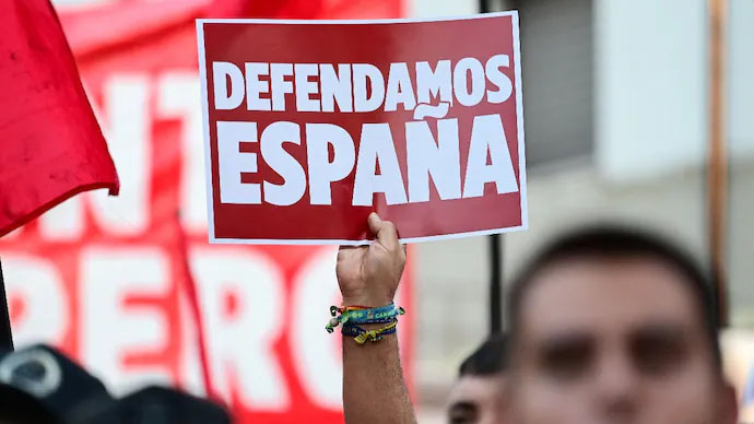 Spain imposes border checks on visitors from Italy amid Ceuta migrant rush row