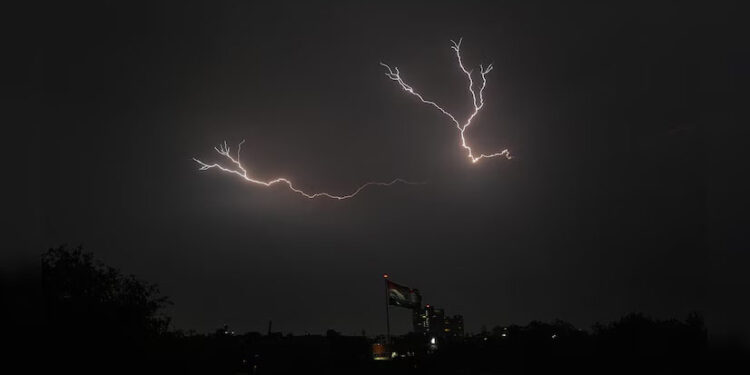 Using thunderquakes to X-ray Earth: Study shows urban seismology in action 1 Using thunderquakes to X-ray Earth: Study shows urban seismology in action
