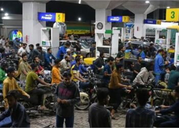 Pakistan Tightens Belt as Fuel Crisis Bites: Markets Shut Early, Weddings Cut to One Dish