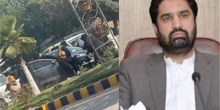 Minister Allegedly Abducted in Broad Daylight in Pakistan; Masked Gunmen Open Fire on Motorway (Video) 1 Minister Allegedly Abducted in Broad Daylight in Pakistan; Masked Gunmen Open Fire on Motorway (Video)