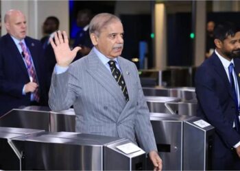 Shehbaz Sharif Walks Away as Journalists Press Him on Hafiz Saeed at UN