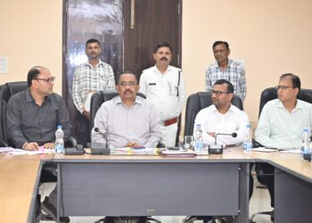 लंबित राजस्व प्रकरणों एवं भारतमाला परियोजना भू-अर्जन प्रकरणों के शीघ्र निराकरण के दिए निर्देश