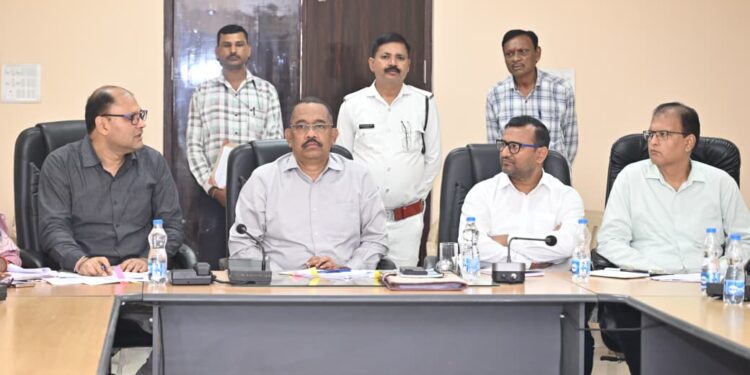 लंबित राजस्व प्रकरणों एवं भारतमाला परियोजना भू-अर्जन प्रकरणों के शीघ्र निराकरण के दिए निर्देश 1 लंबित राजस्व प्रकरणों एवं भारतमाला परियोजना भू-अर्जन प्रकरणों के शीघ्र निराकरण के दिए निर्देश