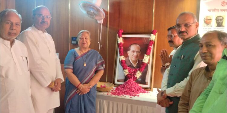 Delhi BJP Leaders Pay Tribute to Prof. Vijay Kumar Malhotra on First Death Anniversary