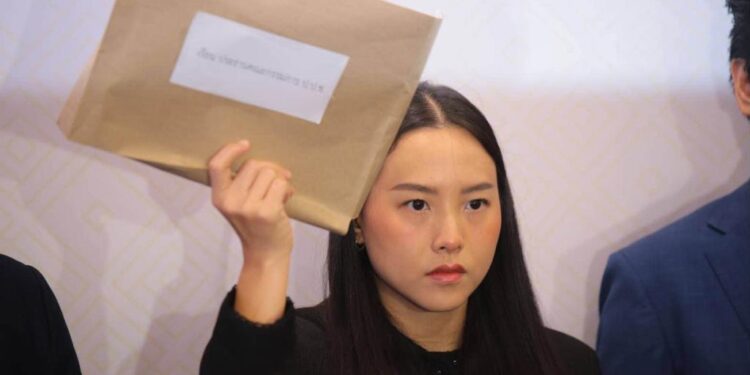 "ไอซ์" เผยโดน "แพลน บี" ฟ้อง ปมตั้ง 10 ข้อสังเกต นึกว่าจะตกขบวนหลัง "ภาวุธ-การดี" โดนก่อน เชื่อหวังฟ้องปิดปาก 1 “ไอซ์” เผยโดน “แพลน บี” ฟ้อง ปมตั้ง 10 ข้อสังเกต นึกว่าจะตกขบวนหลัง “ภาวุธ-การดี” โดนก่อน เชื่อหวังฟ้องปิดปาก