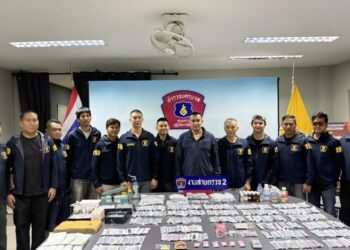 ตำรวจ 191 ขยายผลจับ “พอตซอมบี้” คาบ้านหรู รวบหญิงไทยกับ 2 หนุ่มจีน ยึดของกลางกว่า 2.5 ล้าน