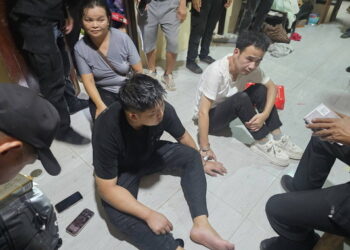 หญิงโพนพิสัยอุ้ม 2 หนุ่มจีนลอบข้ามโขงเข้าบ้าน พบพาสปอร์ตปลอม-สารภาพถูกจ้างมาขนทอง