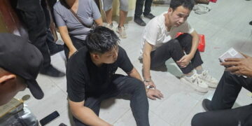 หญิงโพนพิสัยอุ้ม 2 หนุ่มจีนลอบข้ามโขงเข้าบ้าน พบพาสปอร์ตปลอม-สารภาพถูกจ้างมาขนทอง
