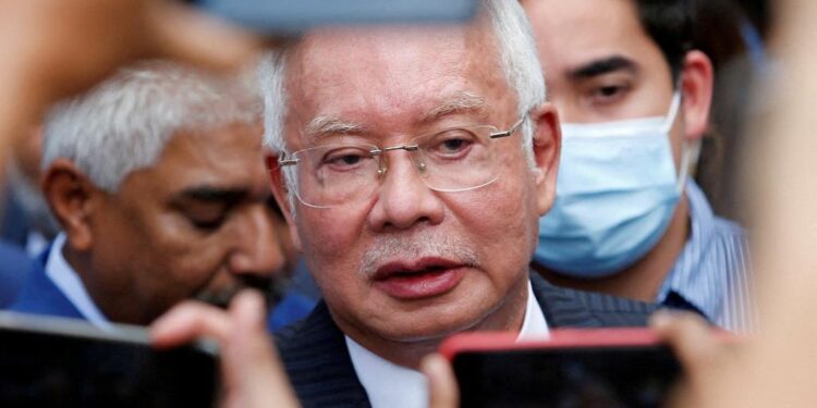 ได้คืบเอาศอก! 'นาจิบ' ร้องศาลระงับโทษจำคุก 15 ปีในอีกคดี หลังกษัตริย์ 'อภัยโทษ' ให้กักบริเวณในบ้านแบบมีเงื่อนไข 1 ได้คืบเอาศอก! ‘นาจิบ’ ร้องศาลระงับโทษจำคุก 15 ปีในอีกคดี หลังกษัตริย์ ‘อภัยโทษ’ ให้กักบริเวณในบ้านแบบมีเงื่อนไข