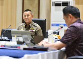 “อนุทิน” ชื่นชม “ผบ.ตร.-ตำรวจ” ทุ่มเทช่วยประชาชนฝ่าวิกฤติน้ำท่วม ยกเป็น “ด่านหน้า” คลี่คลายสถานการณ์ 7 “อนุทิน” ชื่นชม “ผบ.ตร.-ตำรวจ” ทุ่มเทช่วยประชาชนฝ่าวิกฤติน้ำท่วม ยกเป็น “ด่านหน้า” คลี่คลายสถานการณ์