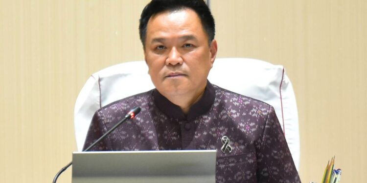 “นายกรัฐมนตรี” ขอโทษประชาชน พร้อมรับฟังเสียงวิจารณ์น้ำท่วม 1 “นายกรัฐมนตรี” ขอโทษประชาชน พร้อมรับฟังเสียงวิจารณ์น้ำท่วม
